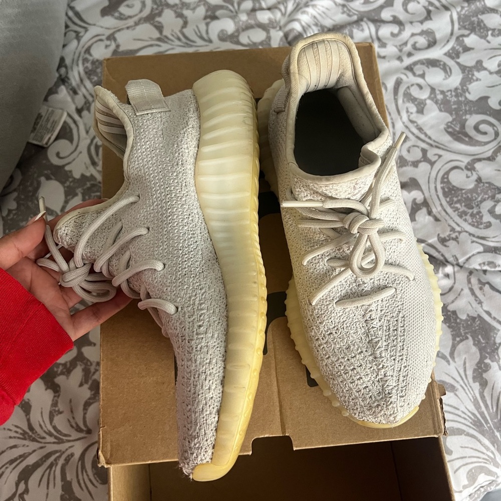 Triple White Yeezy 350 Women’s Size 7